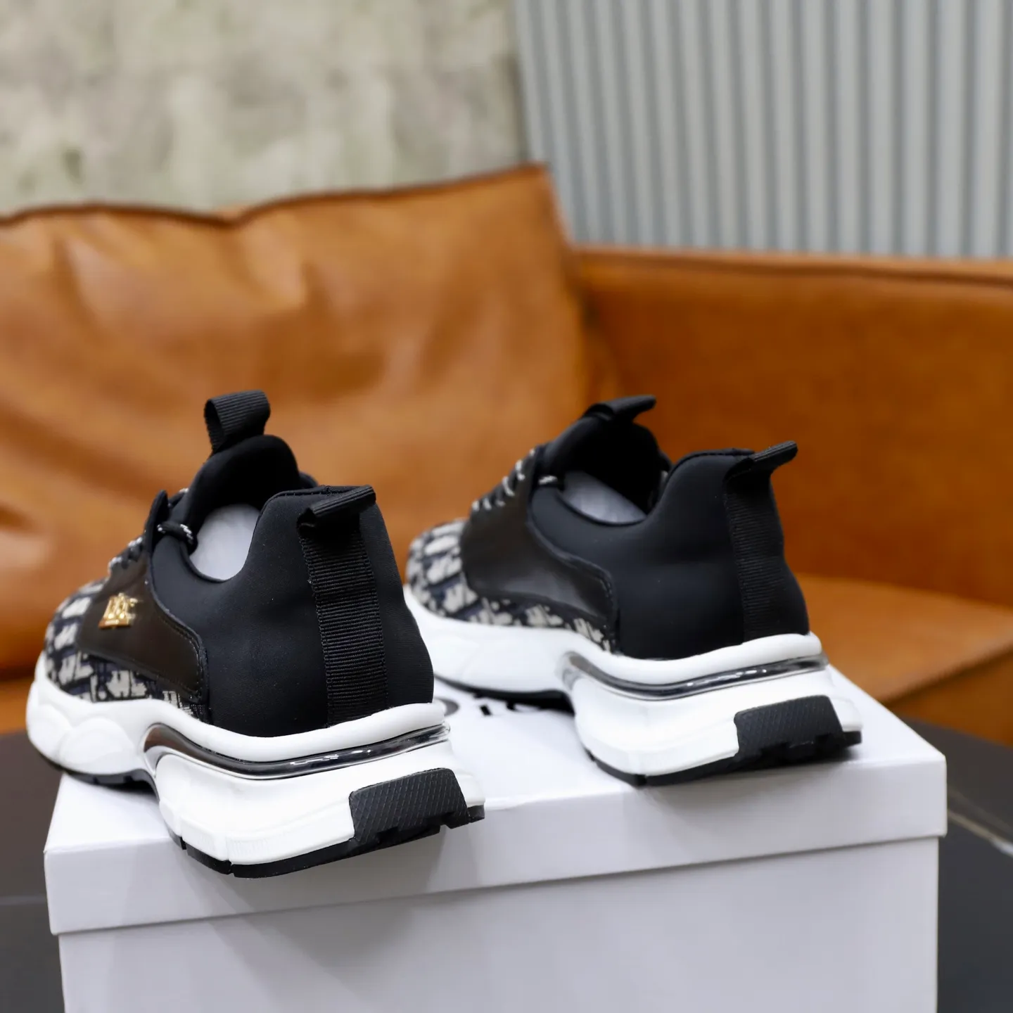 Men's shoes: 440💰🙅‍♂️🙅‍♂️🙅‍♂️ Brand: Dior DIOR Standard code: 38-44 (45 customized) Grade: Same as the official website Material: Original cowhide material spliced with brand cloth Comfortable and breathable lining Lightweight and wear-resistant sports outsole Style category: Men's fashionable casual shoes Running sports shoes Distinguished luxury brand elements Top luxury color: actual picture color